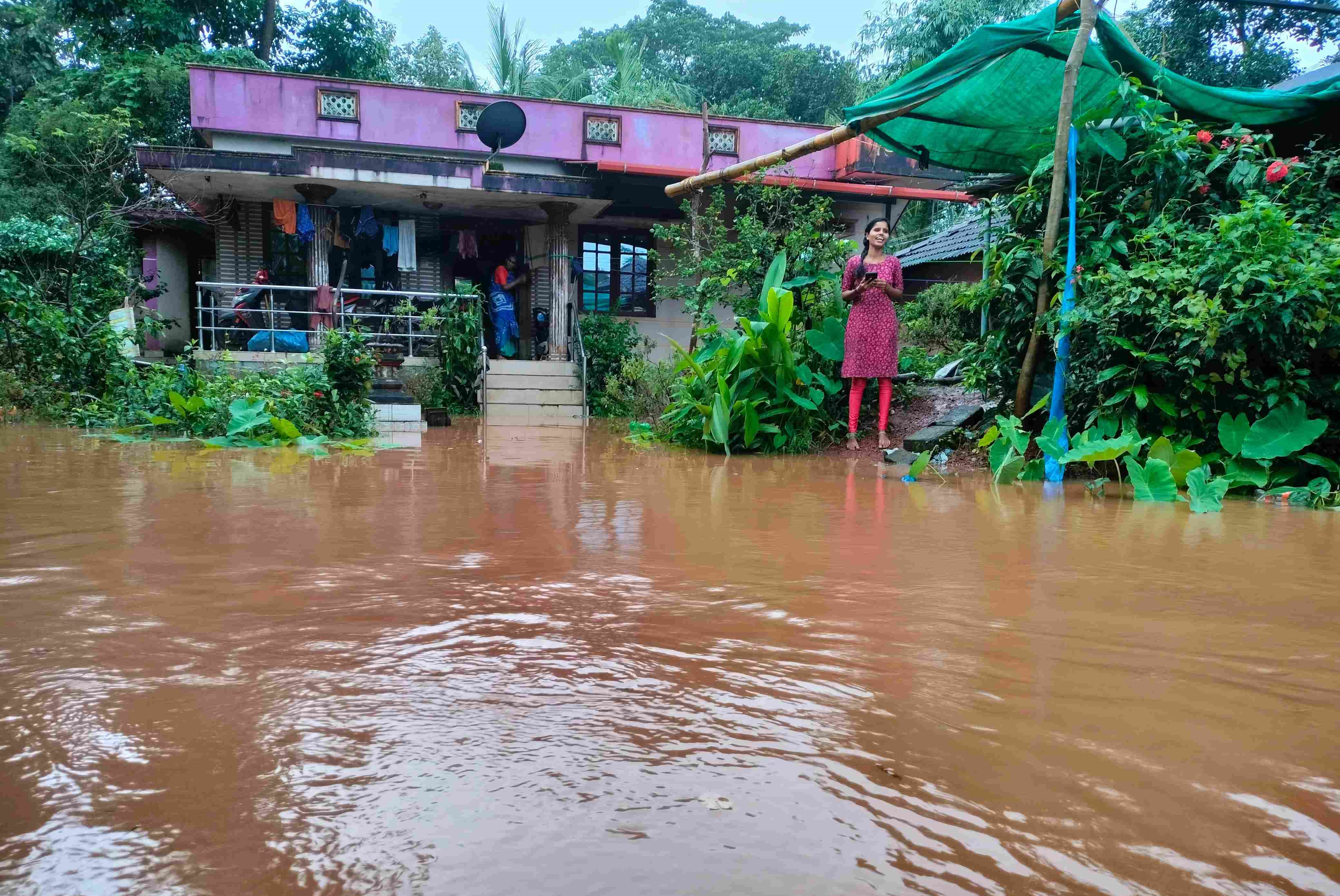 Heavy rains in Belthangadi, Kadaba Sulya: Falguni, Netravati, Kumaradhara rivers water level rise, floods in many places