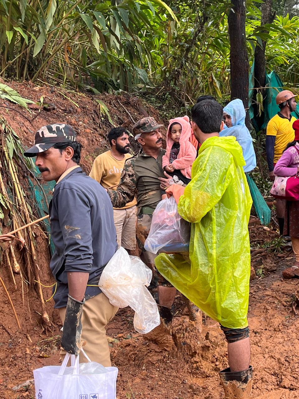 WAYANAD MUNDAKKAI LANDSLIDE  HOW MUNDAKKAI LANDSLIDE OCCURED  വയനാട് ഉരുൾപൊട്ടലിന്‍റെ കാരണം  ഗാഡ്‌ഗില്‍ റിപ്പോര്‍ട്ട്