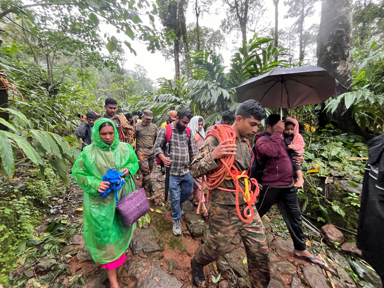 WAYANAD MUNDAKKAI LANDSLIDE  HOW MUNDAKKAI LANDSLIDE OCCURED  വയനാട് ഉരുൾപൊട്ടലിന്‍റെ കാരണം  ഗാഡ്‌ഗില്‍ റിപ്പോര്‍ട്ട്