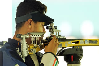 India’s ace shooter Swapnil Kusale clinched the bronze medal in the 50m Rifle 3 Position Individual shooting event of the ongoing Paris Olympics 2024 on Thursday. He finished at third position with 451.4 points.