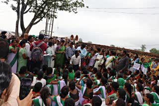 Sahiya Didi protest in front of Vidhan Sabha in Ranchi during Assembly Monsoon session