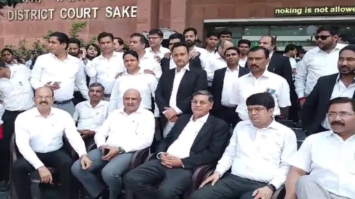Lawyers Protest Against Police Lathi Charge