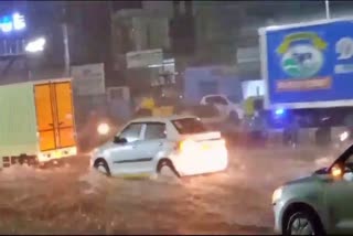 Heavy rains cause traffic jam in Karnataka's Bengaluru