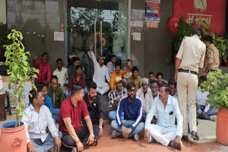 Indore News protest gate of hospital