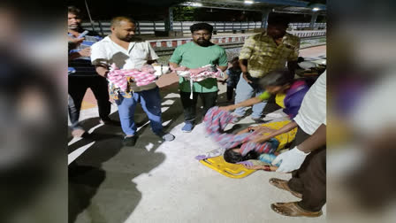 Woman delivers twins on railway platform in Karnataka