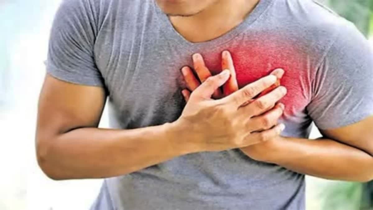 SIGNS BEFORE A HEART ATTACK  HEART DISEASE EARLY WARNING SIGNS  EARLY SYMPTOMS OF HEART ATTACK  ഹൃദയാഘാതം