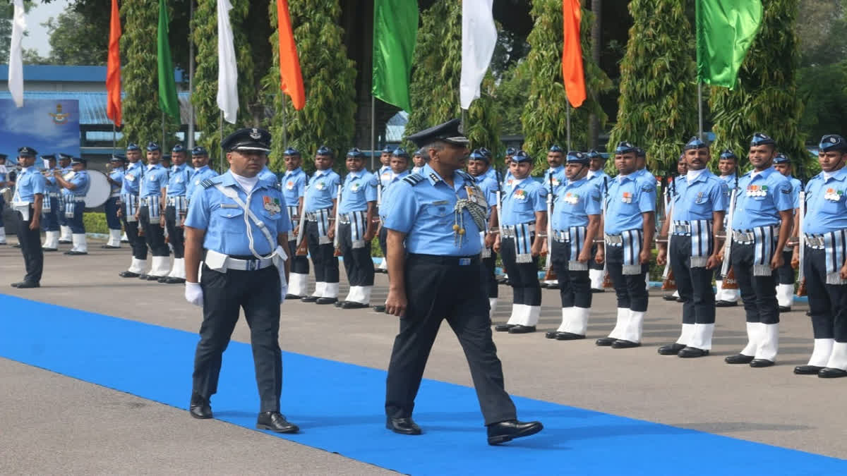 ಕೇಂದ್ರ ವಾಯು ಕಮಾಂಡ್​ನ ಮುಖ್ಯಸ್ಥರಾಗಿ ಏರ್ ಮಾರ್ಷಲ್ ದೀಕ್ಷಿತ್ ಅಧಿಕಾರ ಸ್ವೀಕಾರ