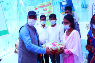 Distribution of nutrition kits among patients to make Simdega TB free