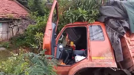 Lorry rammed into two houses