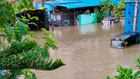 Heavy rains in Telangana, many areas submerged, CM holds emergency meeting, schools closed tomorrow