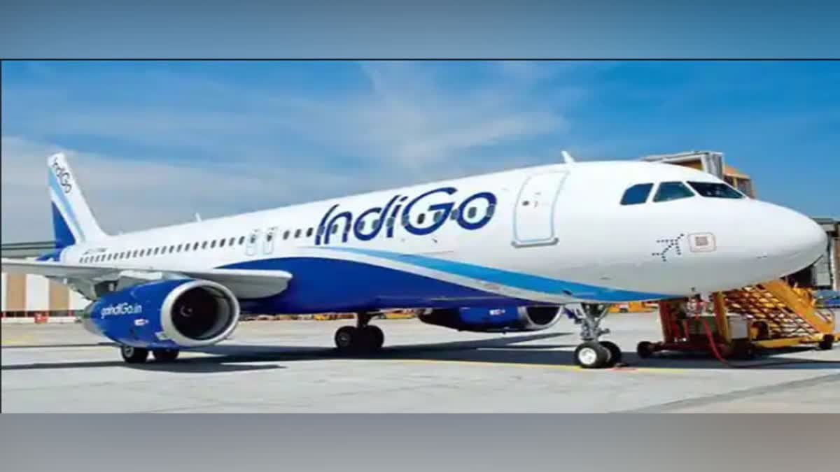 IndiGo flight  Flier Misbehaves In IndiGo flight  Flier locks himself inside toilet IndiGo flight  Flier locks himself inside toilet on IndiGo flight  ഇന്‍ഡിഗോ വിമാനത്തില്‍ മോശം പെരുമാറ്റം  ഇന്‍ഡിഗോ 6E 126