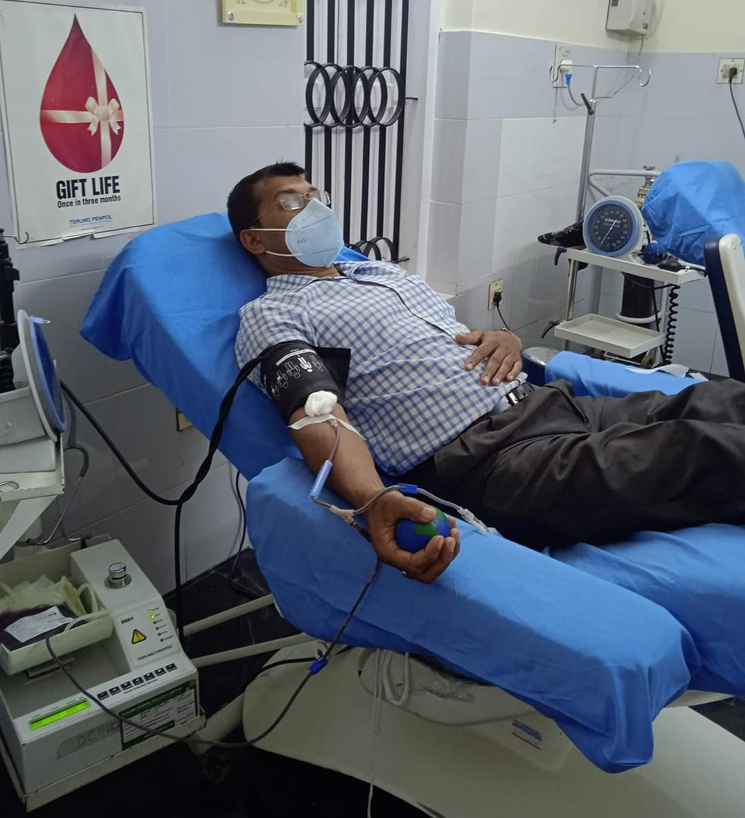 National Voluntary Blood Donation Day  Blood Donation Day  Blood Donor Sumesh Vandaden  Blood Donor  രക്തദാനം  ഇന്ന് ദേശീയ സന്നദ്ധ രക്തദാന ദിനം  ദേശീയ രക്തദാന ദിനം  Sumesh Vandaden  രക്തദാതാവ് സുമേഷ് വണ്ടാടന്‍  കേരള എയിഡ് സെല്‍ സൊസൈറ്റി