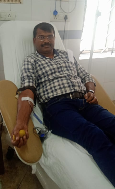 National Voluntary Blood Donation Day  Blood Donation Day  Blood Donor Sumesh Vandaden  Blood Donor  രക്തദാനം  ഇന്ന് ദേശീയ സന്നദ്ധ രക്തദാന ദിനം  ദേശീയ രക്തദാന ദിനം  Sumesh Vandaden  രക്തദാതാവ് സുമേഷ് വണ്ടാടന്‍  കേരള എയിഡ് സെല്‍ സൊസൈറ്റി