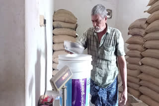 Ration Dealers Commission In KitS Distribution  ration traders commission  ration traders high court petiotion  KitS Distribution kerala in covid period  കൊവിഡ് കാലത്തെ കിറ്റ് വിതരണം  കിറ്റ് വിതരണം റേഷൻ വ്യാപാരികൾക്ക് കമ്മിഷൻ  റേഷൻ വ്യാപാരകളുടെ കമ്മിഷൻ കുടിശ്ശിക  കമ്മിഷൻ കുടിശ്ശിക കിട്ടാത്തതിൽ റേഷൻ വ്യാപാരികൾ  റേഷൻ വ്യാപാരികൾ ഹൈക്കോടതിയിലേക്ക്  കമ്മിഷൻ കുടിശ്ശിക റേഷൻ വ്യാപാരികൾ ഹൈക്കോടതി