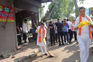cleanliness-campaign-ahead-of-gandhi-jayanti-by-state-home-minister-harsh-sanghvi