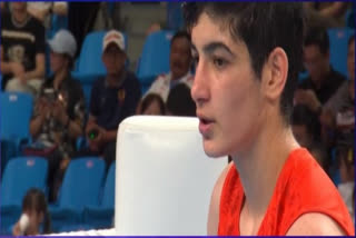 Indian boxer Parveen Hooda has produced a brilliant performance to enter the semi-final of the women's 57  kg category beating Uzbekistan's Sitora Turdibekova by 5-0 in the quarterfinal bout.