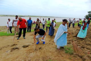 दानापुर बिहार रेजिमेंट सेंटर के जवानों व अधिकारियों ने घाट की सफाई