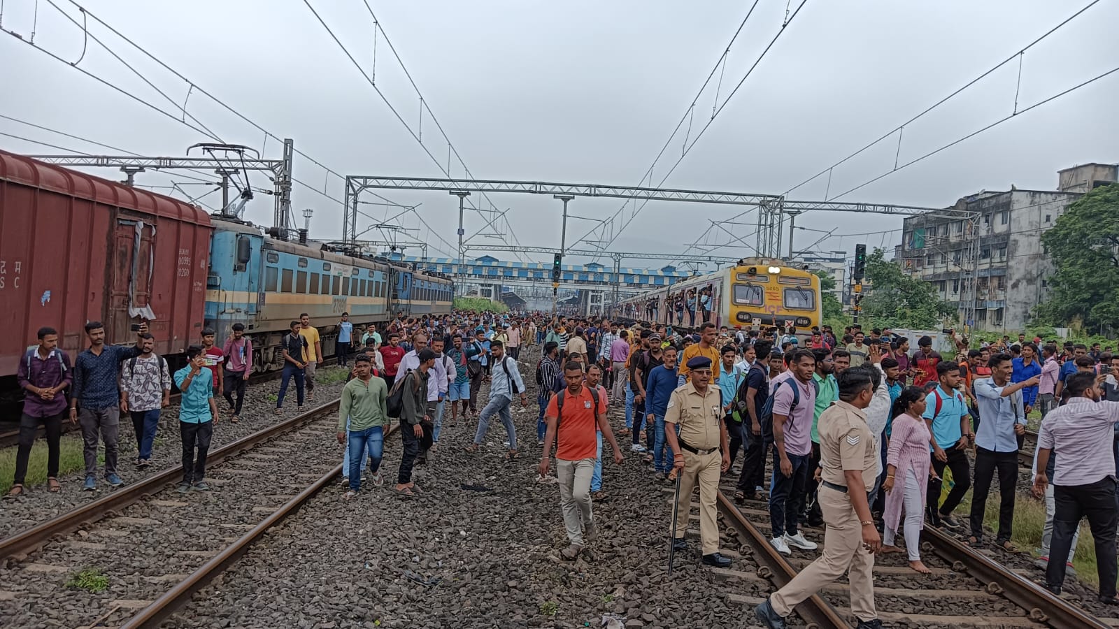 Train Derail In Maharashtra