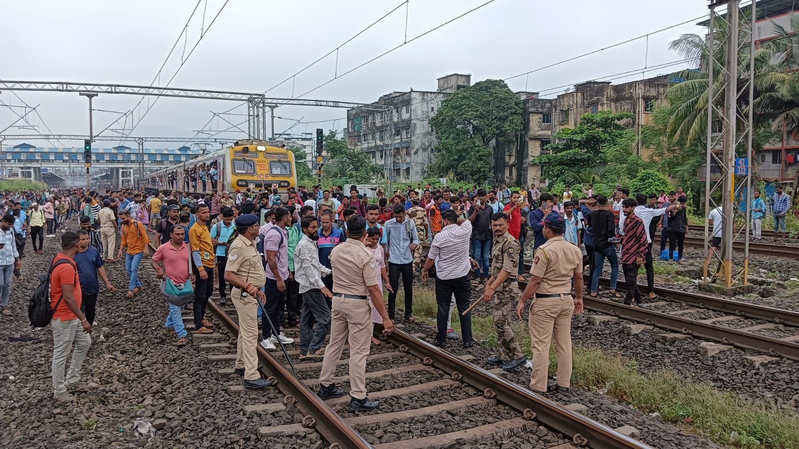 Train Derail In Maharashtra