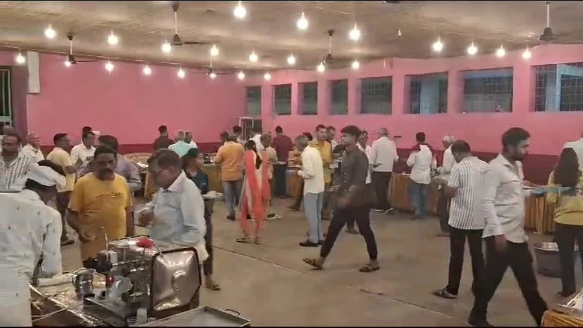 People were seen dancing to bhajans in the programme. Ghanshyam Rajput, Sahu's friend said, ''Sahu has no relatives. He was worried about who would organise his funeral after his death.