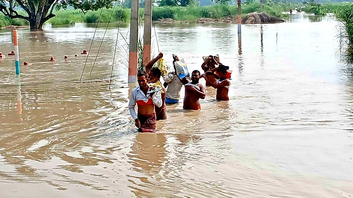 बाढ़ से बेहाल जिंदगी