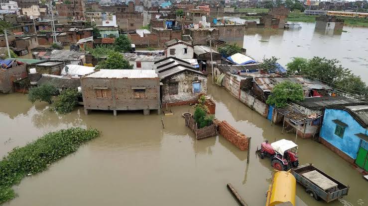 बिहार में बाढ़ से जलमग्न.