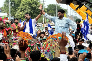 Haryana Assembly Elections : Dushyant Chautala's Convoy Attacked During Road Show In Uchana