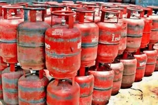 OIL MARKETING COMPANIES  LPG GAS CYLINDER PRICE INCREASED  FREE TRADE LPG CYLINDERS  DOMESTIC LPG CYLINDER RATE