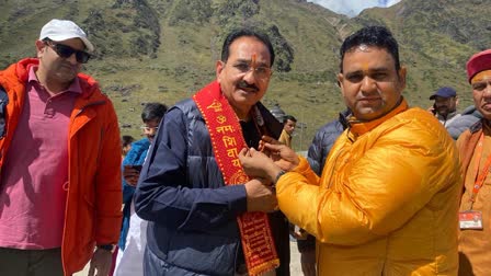 PM Modi's Brother Pankaj Offers Puja At Kedarnath Temple