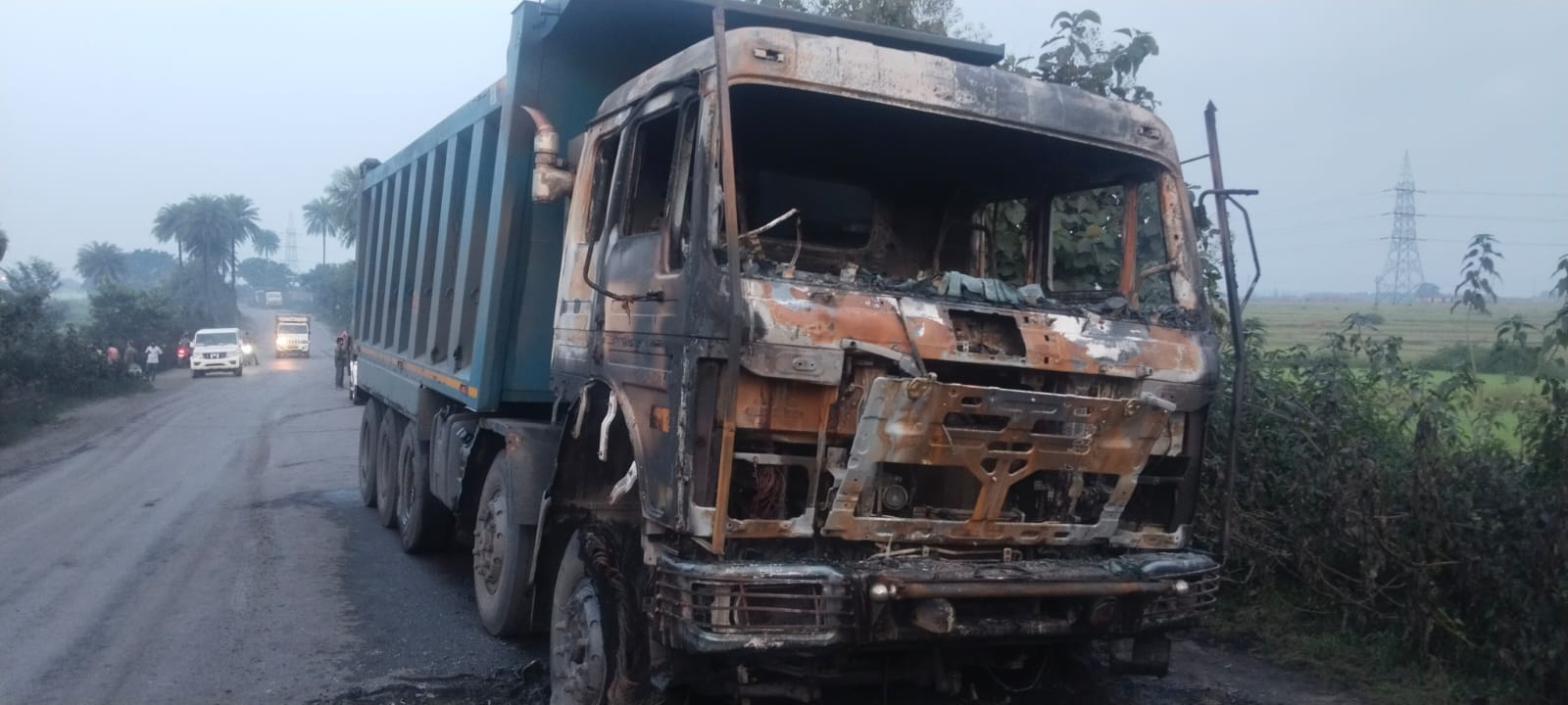 naxalite-burnt-five-hiva-trucks-in-hazaribag