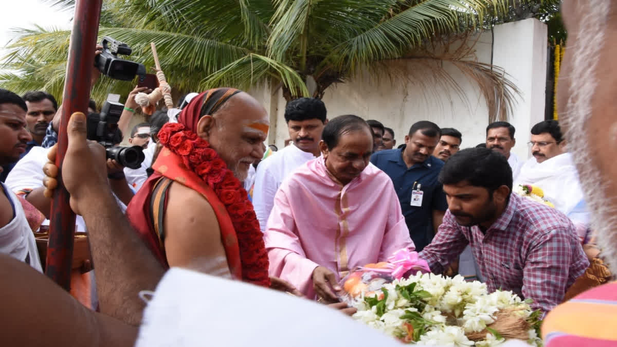 KCR begins three-day 'Yagam' for of Telangana, AP