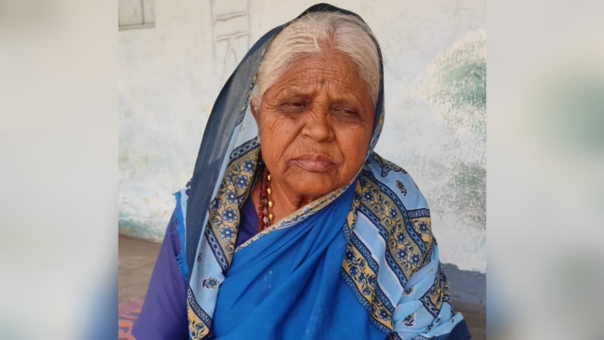 WOMAN DONATED HER LAND TO GOVERNMENT SCHOOL HONORED WITH KARNATAKA RAJYOTSAVA AWARD