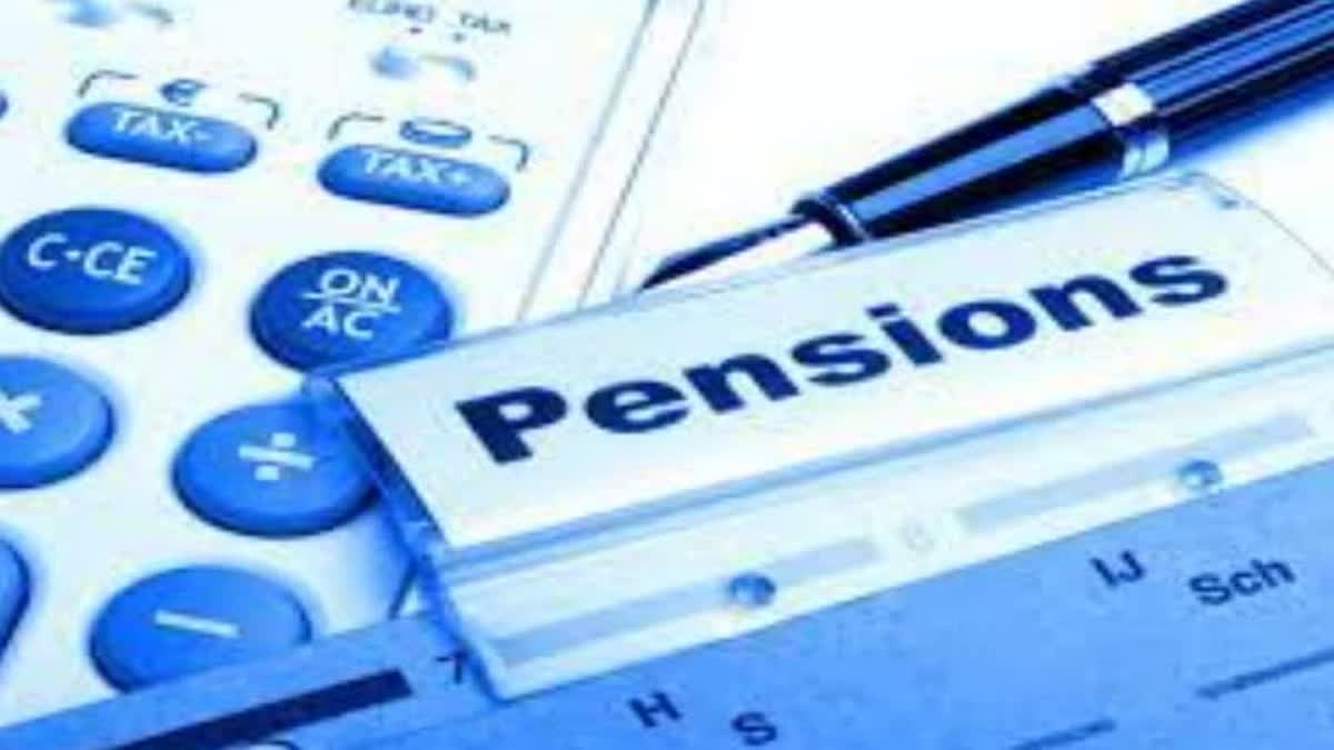 cabinet decided  re examine participatory pension scheme  cabinet decided re examine participatory pension  participatory pension scheme  pension scheme  പങ്കാളിത്ത പെൻഷൻ പദ്ധതി  വിശദ പരിശോധനയ്ക്ക് സമിതി രൂപീകരിച്ചു  പങ്കാളിത്ത പെൻഷൻ പദ്ധതി പുനപരിശോധന സമിതി  മൂന്നംഗ സമിതിക്ക് ചുമതല  സംസ്ഥാന സർക്കാർ പങ്കാളിത്ത പെൻഷൻ പദ്ധതി  ഒന്നാം പിണറായി സർക്കാർ  ഓഹരി മൂലധനം 50 കോടി രൂപയിൽ നിന്ന് 100 കോടി  പുതിയ പിഎസ്‌സി അംഗം