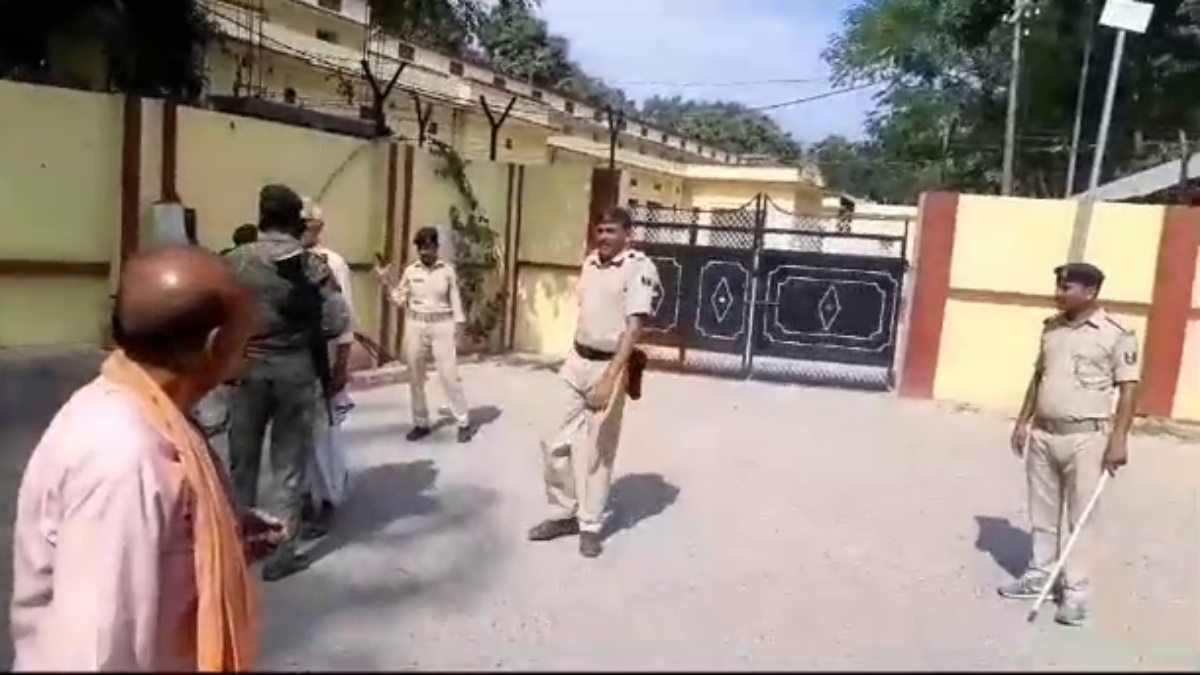 मोतिहारी में ओसामा शहाब की पेशी के दौरान तैनात पुलिस