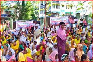 Mid day meal workers protest