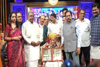 Etv Bharatcm-siddaramaiah-speech-in-68th-kannada-rajyotsava-award-ceremony