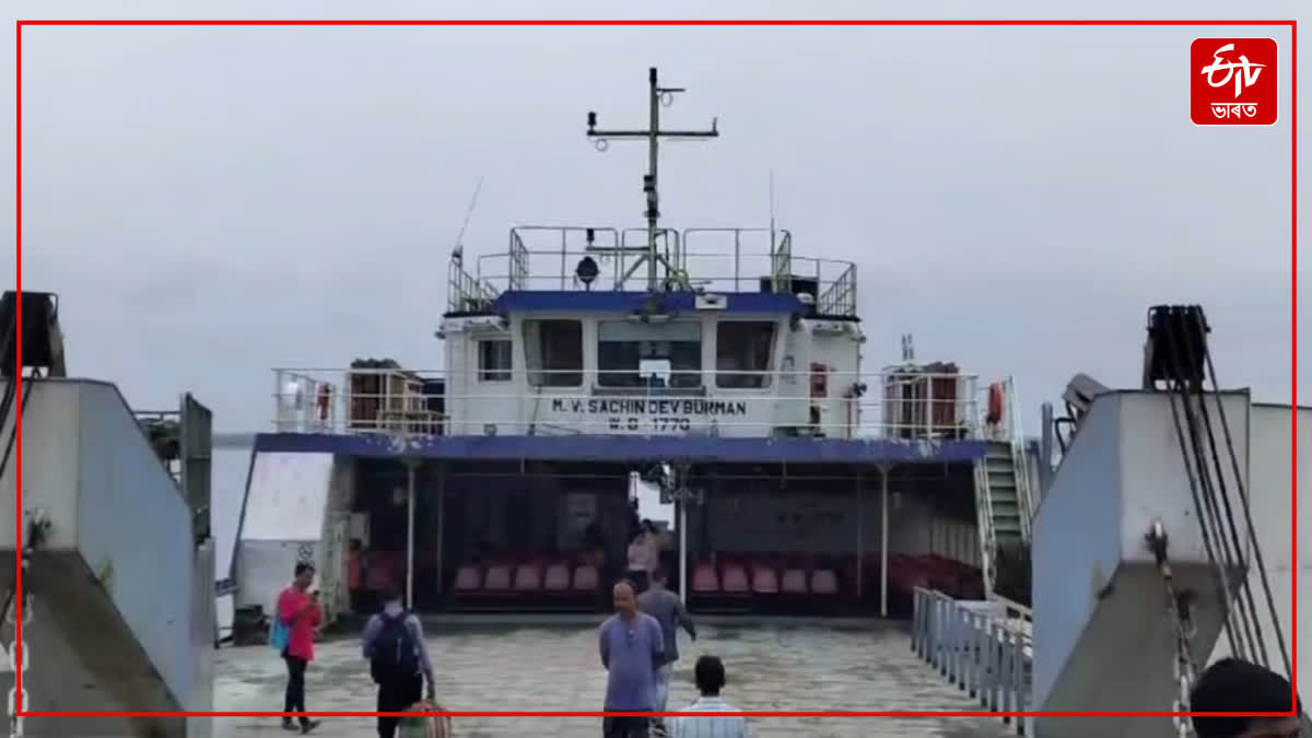 Ferry service suspended at Aphalamukh-Nimati ghat due to drying up of Brahmaputra water