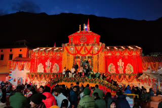 Badrinath Dham was decorated with flowers on Diwali