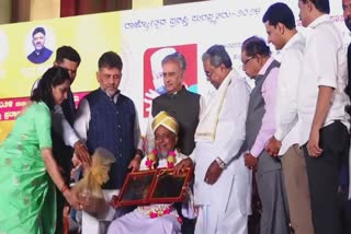 ಸಾಧಕರಿಗೆ ರಾಜ್ಯೋತ್ಸವ ಪ್ರಶಸ್ತಿ ಪ್ರದಾನ ಸಮಾರಂಭ