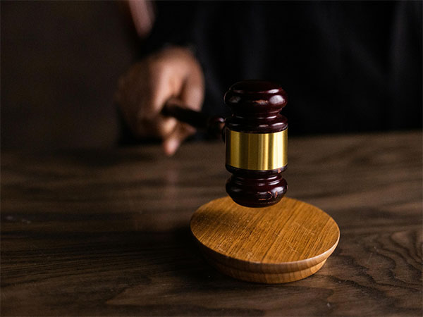 court order hammer representative image