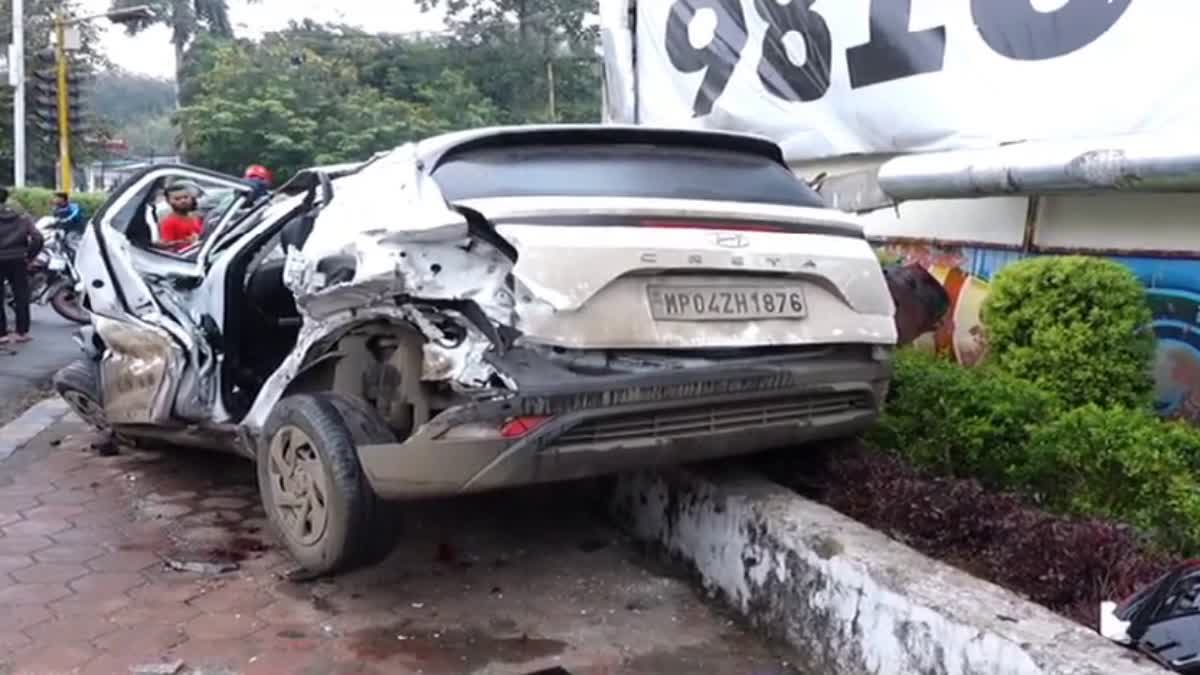 Car climbed on footpath in Bhopal