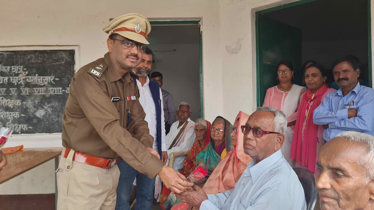 Giridih SP honored elderly voters