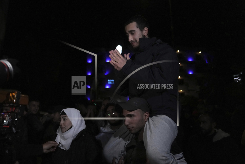 Palestinian Mohammad Ayyash is carried on shoulders after being released from prison by Israel