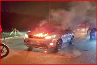 fire boke out in car in Gurugram