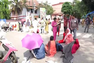 Differently Abled People Protest  ഭിന്നശേഷിക്കാരുടെ സമരം  Govt Job Crisis  Protest In Secretariat  ഭിന്നശേഷിക്കാരുടെ അനിശ്ചിതകാല സമരം  അനിശ്ചിതകാല സമരം  സര്‍ക്കാര്‍ ജോലി  ഭിന്നശേഷിക്കാര്‍  ഭിന്നശേഷിക്കാരുടെ വാര്‍ത്തട  തിരുവനന്തപുരം വാര്‍ത്തകള്‍  തിരുവനന്തപുരം ജില്ല വാര്‍ത്തകള്‍  തിരുവനന്തപുരം പുതിയ വാര്‍ത്തകള്‍