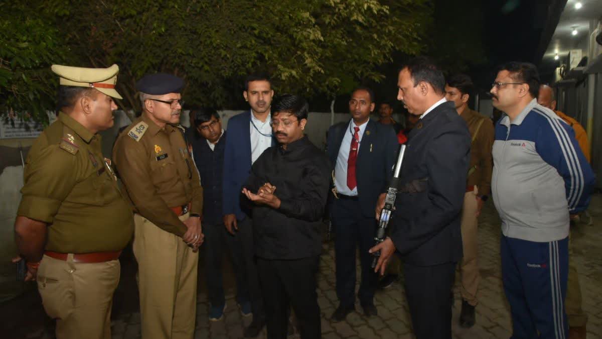 Uttar Pradesh Minister Nand Gopal Nandi flanked by police officers after his escort vehicle meets with accident in Sant Kabir Nagar, Uttar Pradesh. The accident took place while Nandi was returning from the 35th Foundation Day celebrations of Gorakhpur Industrial Development Authority