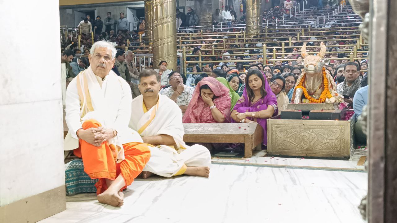 Bihar Governor, Ex-Delhi Deputy CM Offer Prayers At Mahakal Temple In Ujjain, Attend 'Bhasma Aarti'