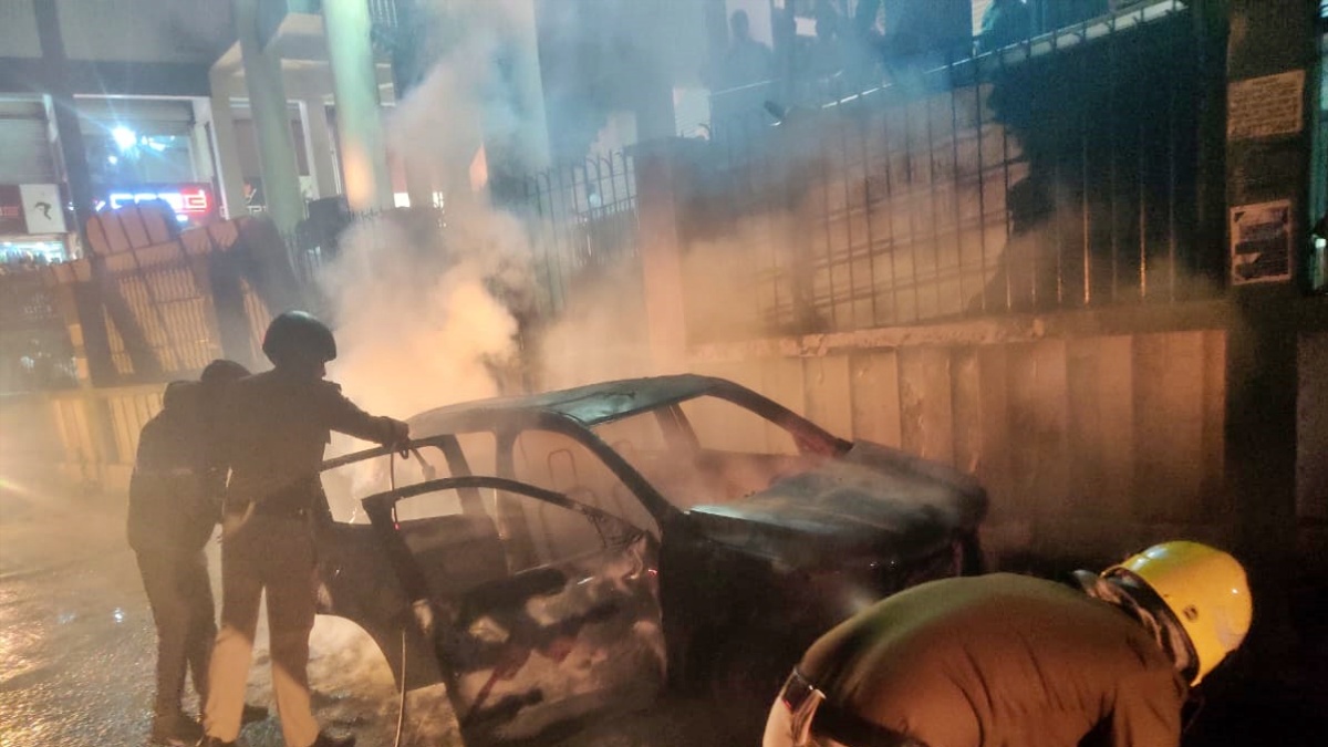 car caught fire in Patna