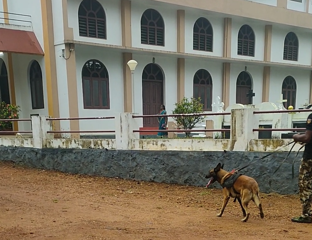 THEFT IN PAMBADY  പള്ളിയിൽ മോഷണം  ST JOHNS ORTHODOX CHURCH  THEFT IN CHURCH KOTTAYAM