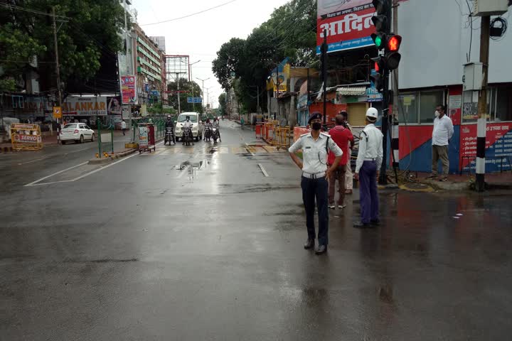 डाक बंगला चौराहा पर सन्नाटा